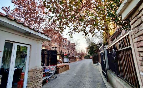 朝阳区 高碑店路181号院273号楼-1至3层102号（中海安德鲁斯庄园）