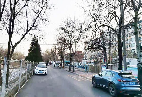 海淀区 永定河路26号50幢1层101及-1层01至43车位（自由度）商业