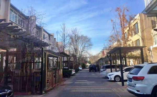 大兴区 香留园231号楼1至3层2（香留园）别墅