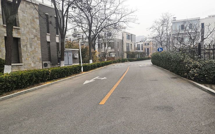 房山区-长阳镇 长韩路6号南区3号楼1至3层032（靠山居艺墅）联排别墅