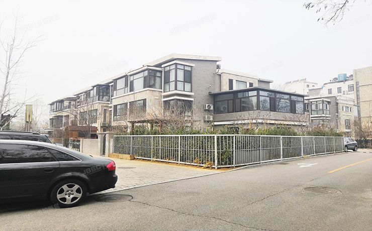 房山区-长阳镇 长韩路6号南区3号楼1至3层032（靠山居艺墅）联排别墅