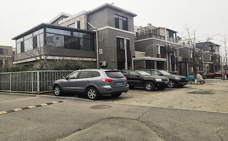 房山区-长阳镇 长韩路6号南区3号楼1至3层032（靠山居艺墅）联排别墅