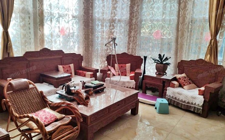 经济技术开发区 天华园三里六区7号楼1至3层1门（一栋洋房）别墅