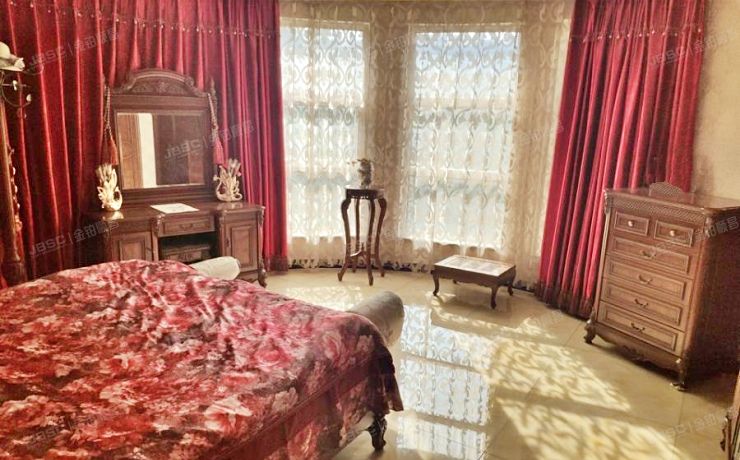 经济技术开发区 天华园三里六区7号楼1至3层1门（一栋洋房）别墅