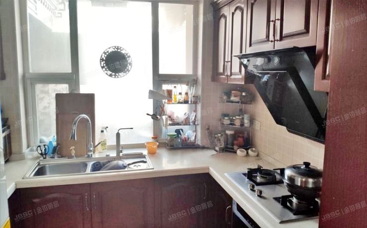 经济技术开发区 天华园三里六区7号楼1至3层1门（一栋洋房）别墅