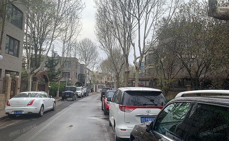 经济技术开发区 天华园三里六区7号楼1至3层1门（一栋洋房）别墅