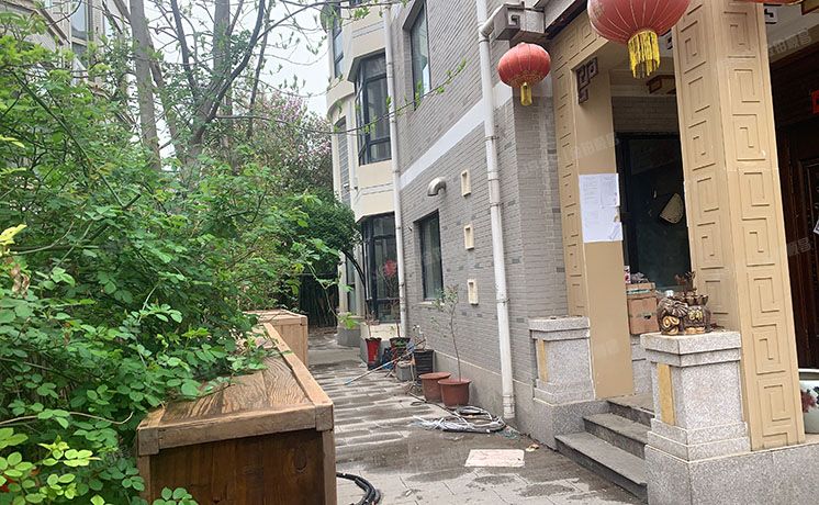 经济技术开发区 天华园三里六区7号楼1至3层1门（一栋洋房）别墅