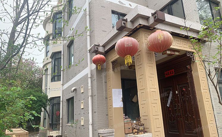 经济技术开发区 天华园三里六区7号楼1至3层1门（一栋洋房）别墅