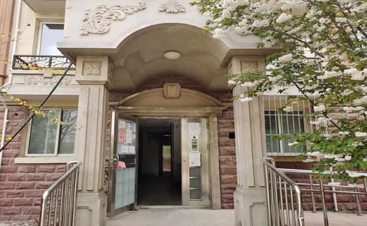 房山区 汇丰街4号院8号6层3单元601（世界名园）