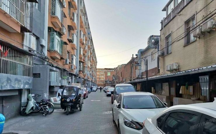 昌平区 满井胡同小区128号楼2层1单元203号