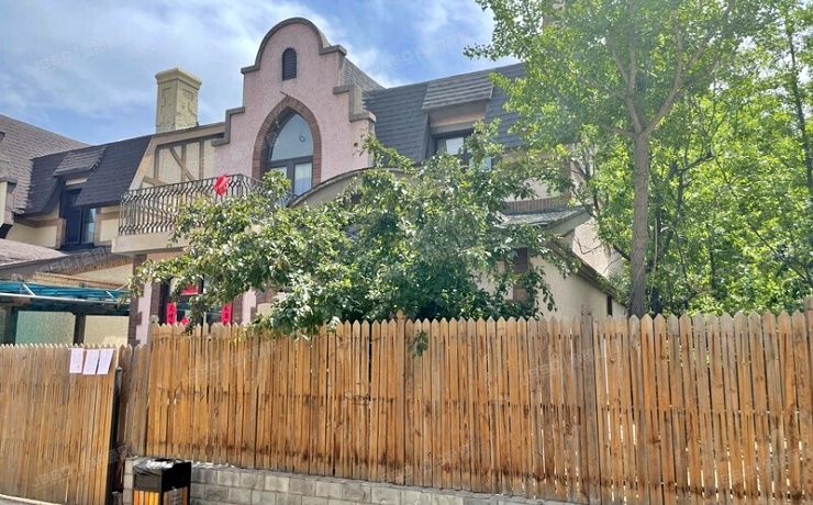 怀柔区 杨宋镇凤翔科技开发区凤和一园207号楼－1至2层101（香水城）别墅