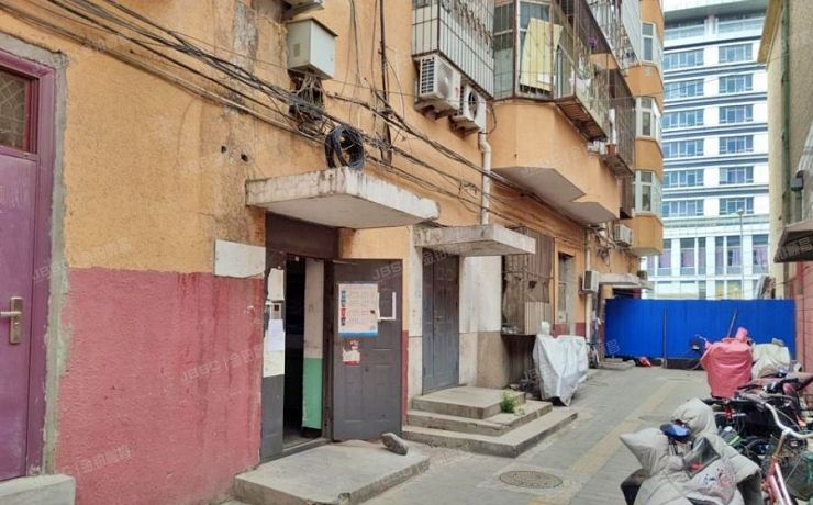 昌平区 昌平镇和平街东里4号楼3层1单元304号（和平街东里）