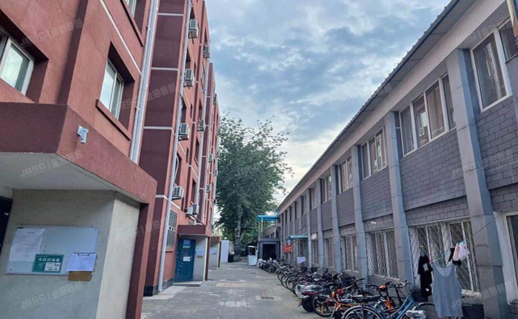 昌平区 回龙观镇二拨子村南（北京市八一农机学校）2号楼1层1单元111（北京农职院家属楼）房改房