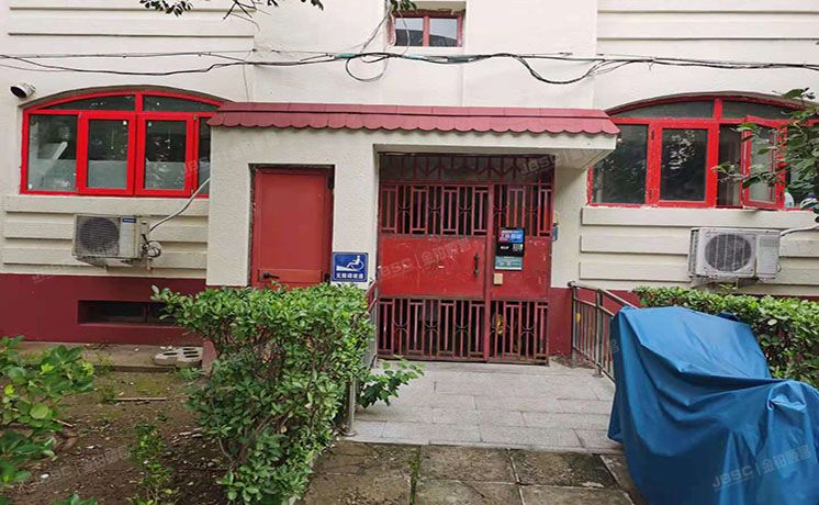 海淀区 万寿路甲1号恩济花园18号楼4层B门402，-1层6号（恩济花园）