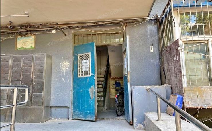 西城区 红莲中里2号楼2层2-201（红莲中里）