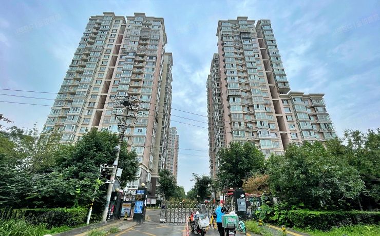 海淀区 万丰路18号院1号楼4层407（橙色年代）办公