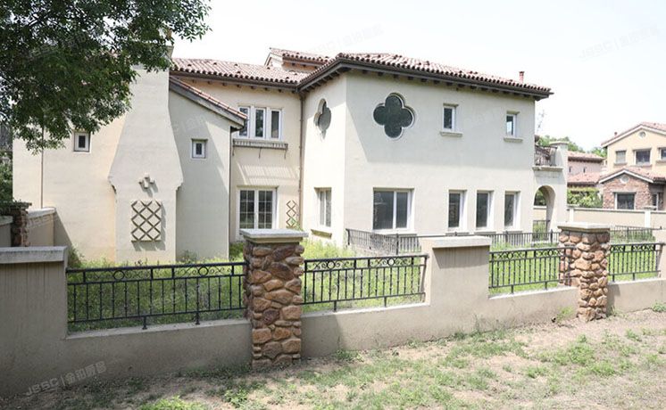 昌平区 御汤山一区88号1至2层 别墅