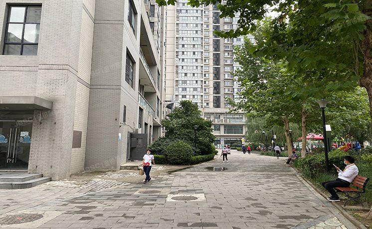 朝阳区 金隅丽港城2号楼1至3层甲2-2 商业