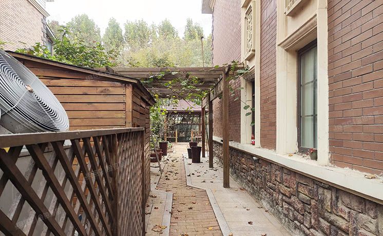 房山区 提香草堂263号1-3层102号（提香草堂）别墅