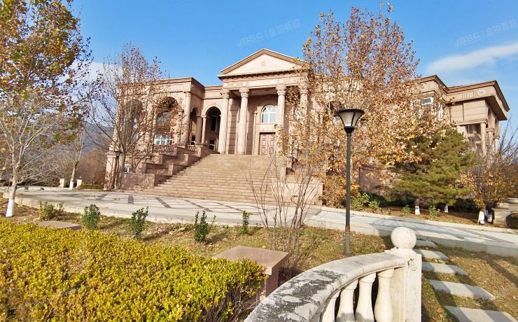 怀柔区红螺湖8号院110号楼 山顶行宫级别墅