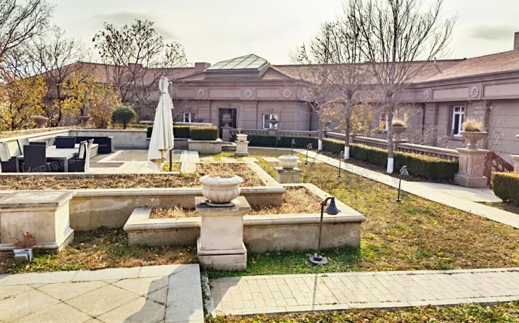 怀柔区红螺湖8号院110号楼 山顶行宫级别墅