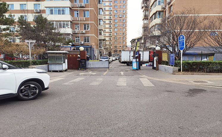 西城区 白云路西里15号楼13层1312（汽南小区）