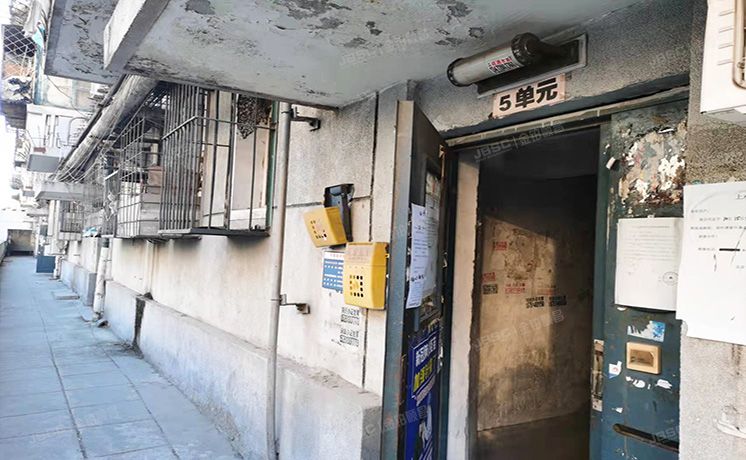 东城区 青年沟路2号楼5单元402号