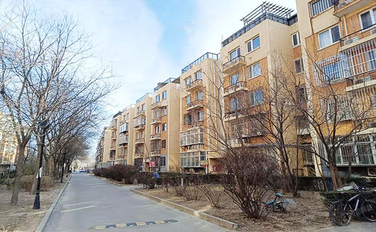 昌平区 回龙观镇龙腾苑二区11号楼1层2单元102（龙腾苑二区）