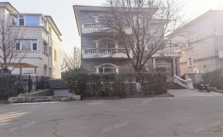 朝阳区 霄云路18号H-18幢-1至3层（京润水上花园）独栋别墅