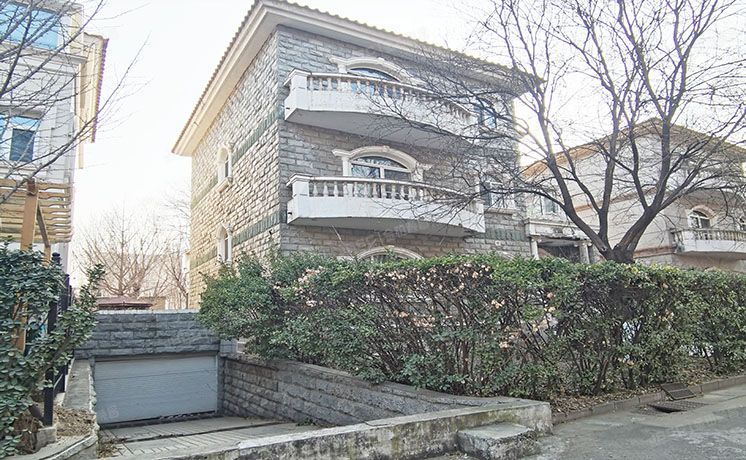 朝阳区 霄云路18号H-18幢-1至3层（京润水上花园）独栋别墅