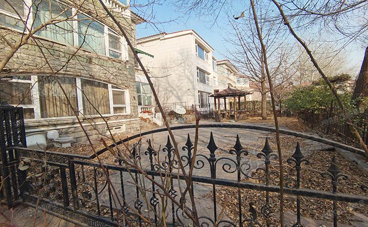 朝阳区 霄云路18号H-18幢-1至3层（京润水上花园）独栋别墅