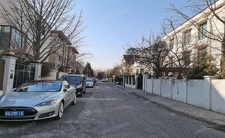 朝阳区 嘉林路甲1号42幢1至3层（嘉林花园）别墅