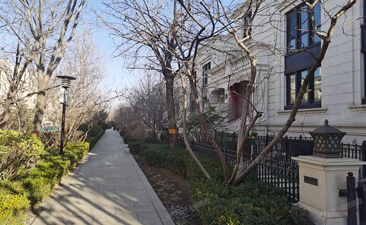 通州区 寨辛庄前街2号院27号楼1至4层103（融创千章墅）别墅