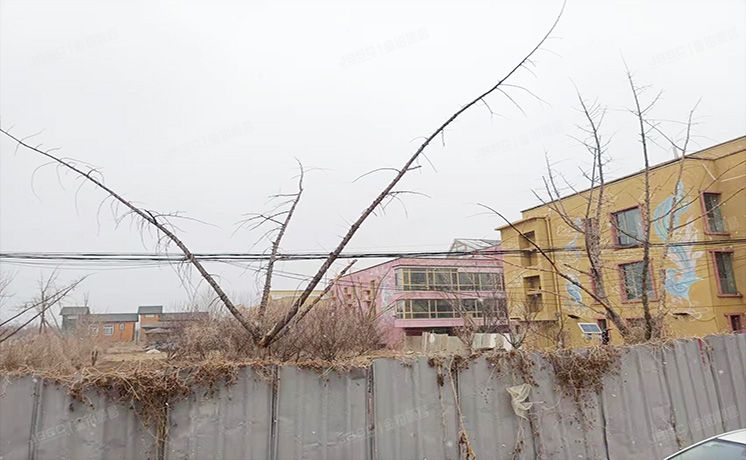 昌平区 麻秦路西100米的18栋连体别墅