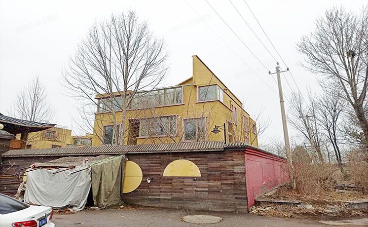 昌平区 麻秦路西100米的18栋连体别墅