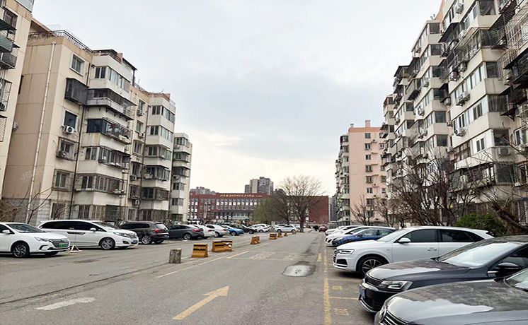 丰台区 诚苑南里8号楼4层9-402号（诚苑南里）经适房