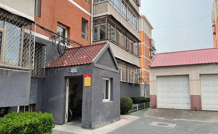 昌平区 昌平镇东关南里小区33号楼2层3单元3（东关南里）