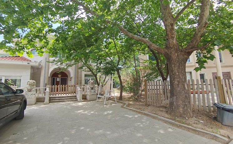 朝阳区 彩虹路2号30号楼1至2层（银湖别墅）