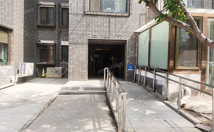 顺义区 裕龙花园三区1号楼2层2单元202号（裕龙花园三区）