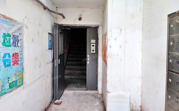 海淀区 西三环北路105号西1区塔3号楼1层65号（师范大学家属院小区）