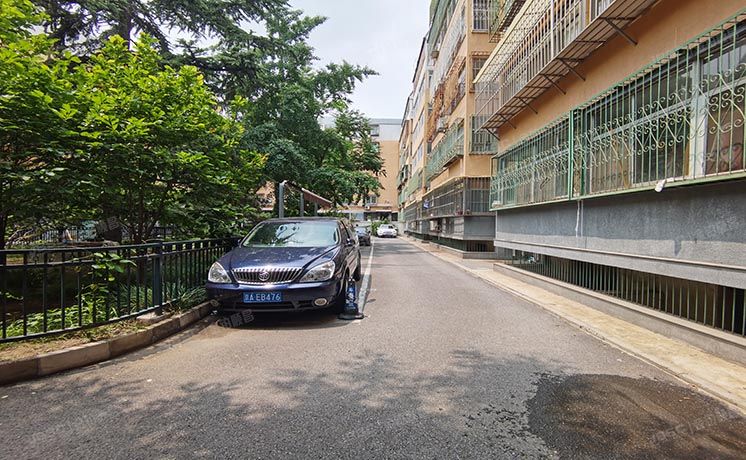 西城区 南露园6号楼2层8门201、002（南露园）