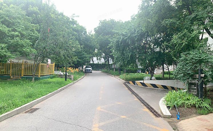 经济技术开发区 凉水河一街37号院21号楼1层甲单元102+储藏室、1车库（赢海庄园）