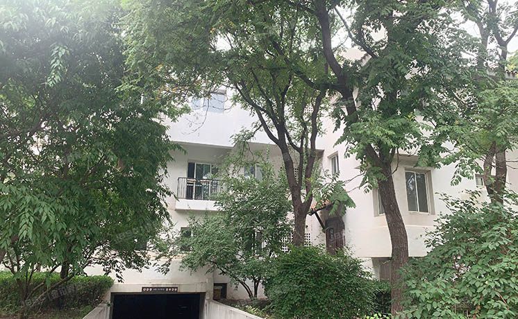 经济技术开发区 凉水河一街37号院21号楼1层甲单元102+储藏室、1车库（赢海庄园）