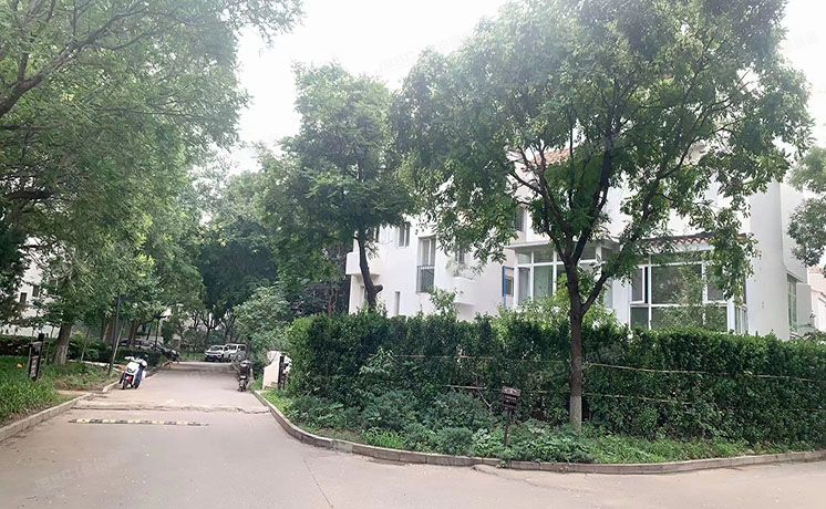 经济技术开发区 赢海庄园1号楼1层乙单元102