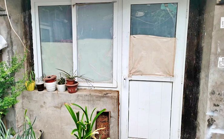 东城区 草场八条37号6号1层 平房