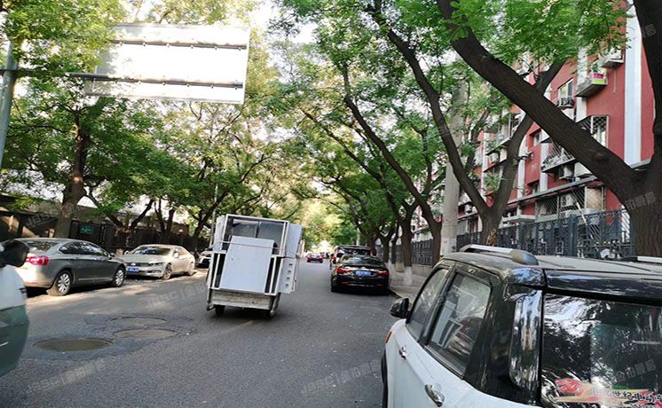 东城区 青年湖东里1号楼1层7单元101号