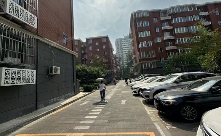 西城区 新风南里13号楼4层8门401