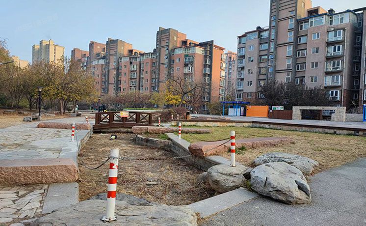 通州区 DBC加州小镇111号楼1层4-102