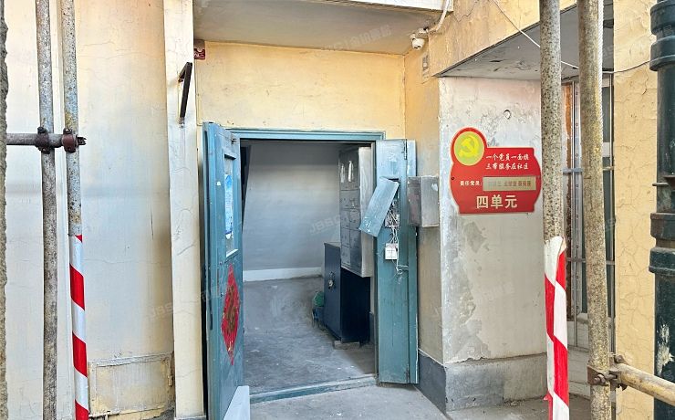 朝阳区 机二委小区18号楼3层4单元202