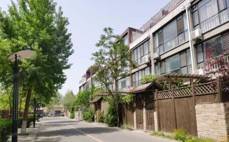 通州区 东潞苑八区55号楼1至3层111（尚东庭西区）别墅